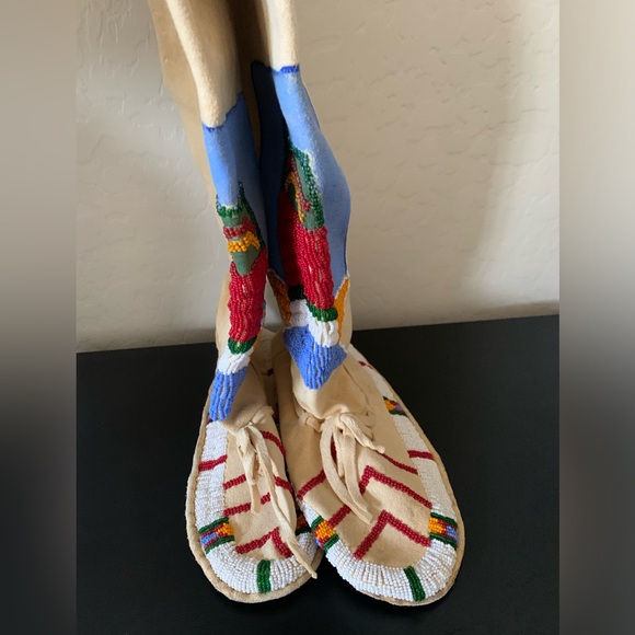 Beautiful Handmade Beaded and Painted Native American Indian Regalia - Picture 9 of 15